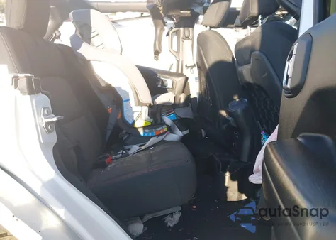 2021 Jeep Wrangler Unlimited Rubicon 4X4 z USA, uszkodzony, nr VIN 1C4HJXFNXMW717312